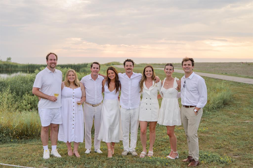 smaller group of long table dinner attendees